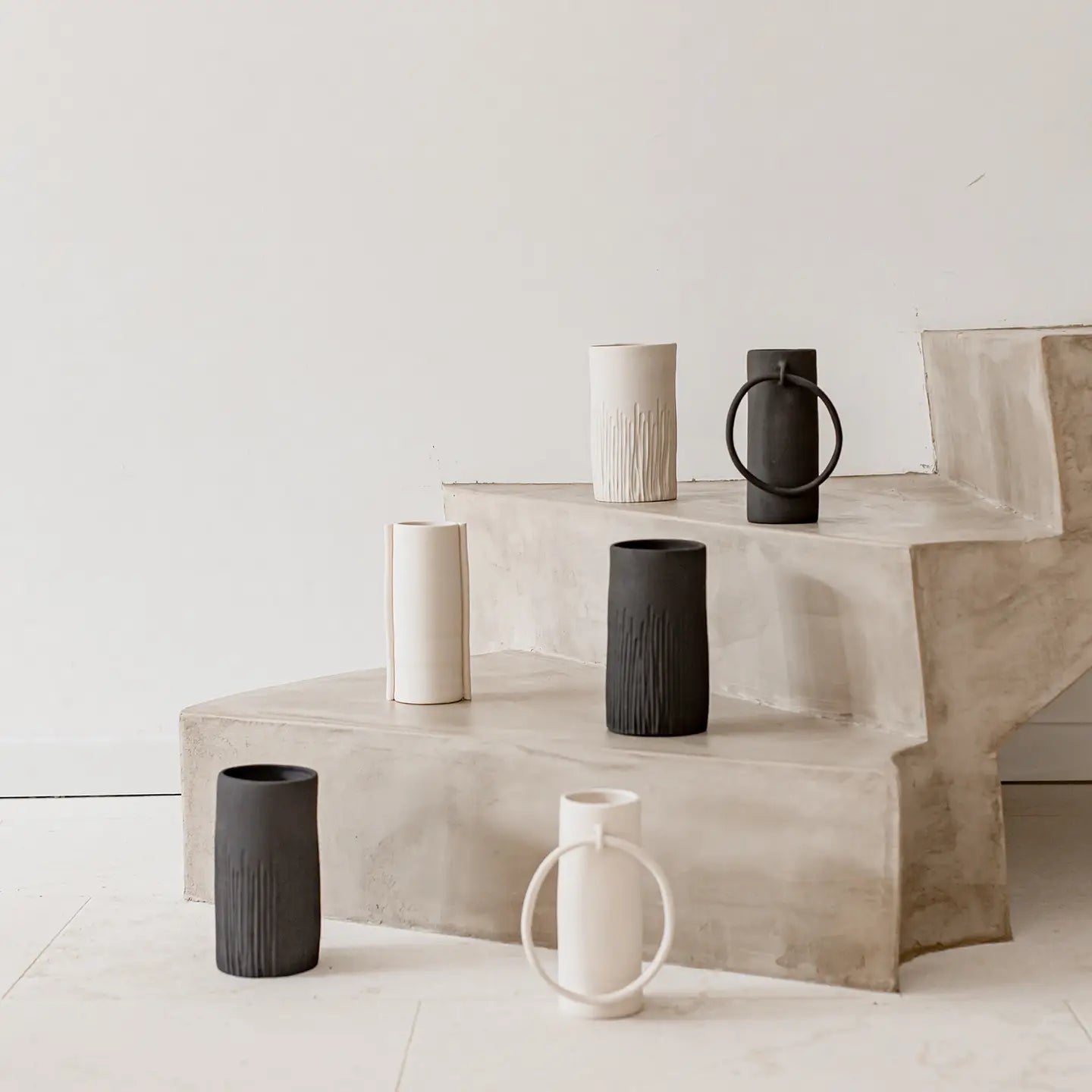 Vase en céramique noire Stripe