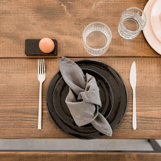 "Assiettes artisanales en terre brute noire "Raw Black""