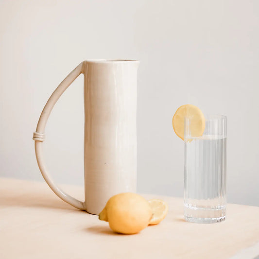 "Carafe en céramique faite main "Half Circle" beige"