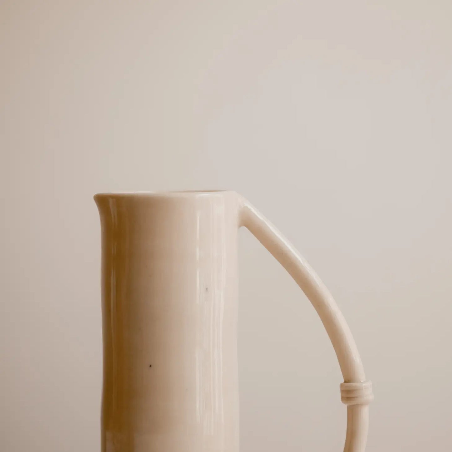 Carafe en céramique "Half Circle" beige