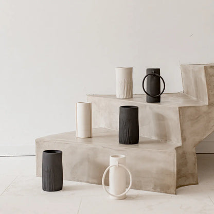 Vase en céramique noire Stripe