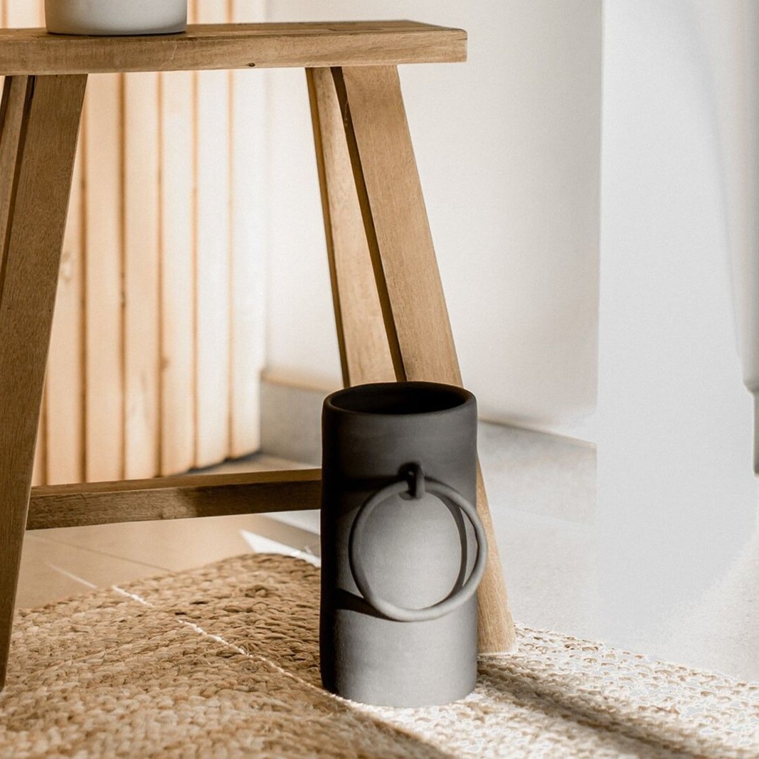 Vase en céramique noire Big Ring