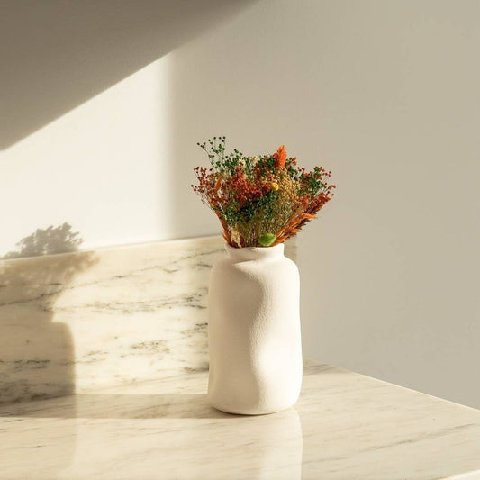 "Vase en céramique texturée blanc sablé "
