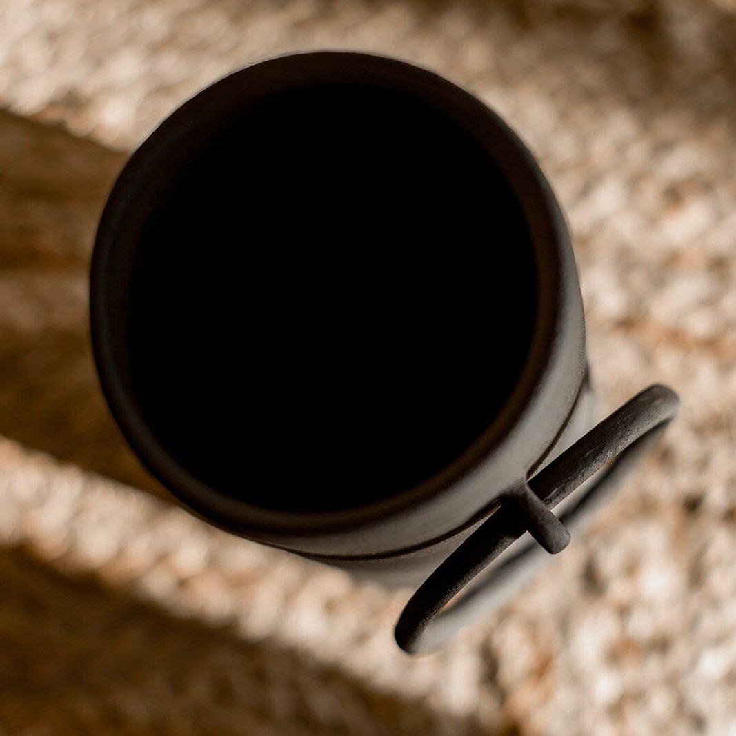 Vase en céramique noire Big Ring